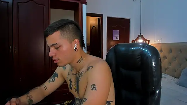 wildthor26 online show from September 2025 04:08:01 AM