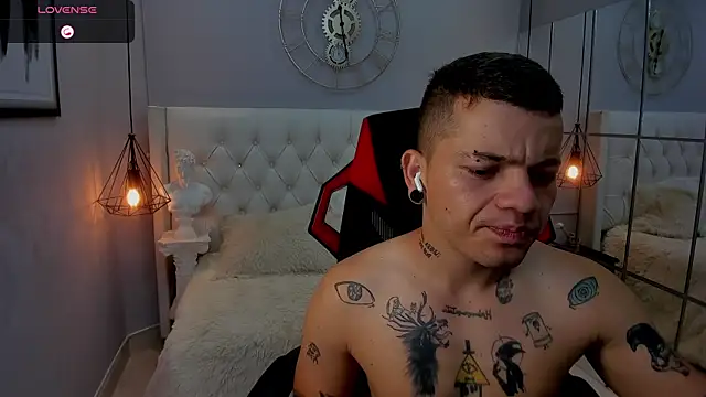 wildthor26 online show from October 2025 03:30:01 AM