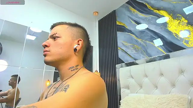 wildthor26 online show from October 2025 01:48:01 AM