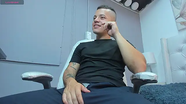 Snapshot of wildthor26 chatting on February 2026 04:01:01 AM wildthor26 online show from February 2026 04:01:01 AM