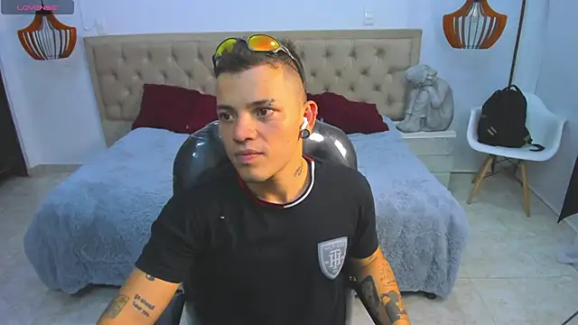 Snapshot of wildthor26 chatting on February 2026 03:25:02 AM wildthor26 online show from February 2026 03:25:02 AM