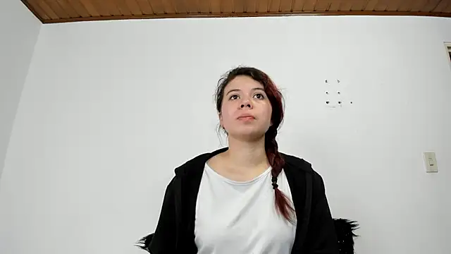 Snapshot of Valen_tina chatting on October 2025 12:17:02 PM Valen tina online show from October 2025 12:17:02 PM