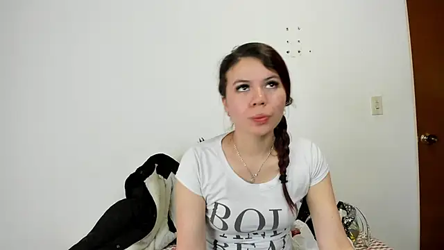 Snapshot of Valen_tina chatting on October 2025 12:24:01 PM Valen tina online show from October 2025 12:24:01 PM