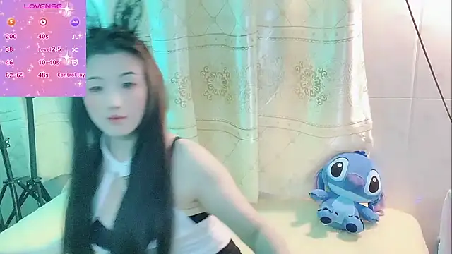 Snapshot of White-Lia chatting on October 2025 11:56:01 AM White-Lia online show from October 2025 11:56:01 AM