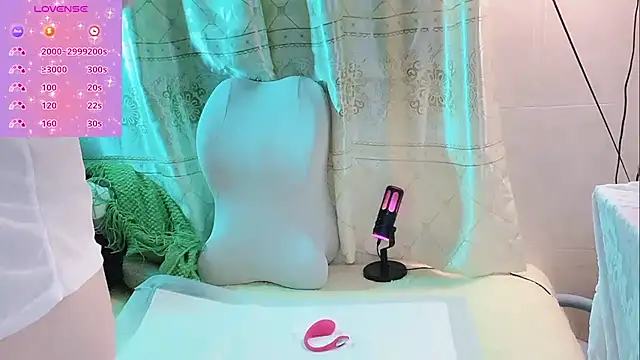 Snapshot of White-Lia chatting on September 2025 07:53:01 PM White-Lia online show from September 2025 07:53:01 PM