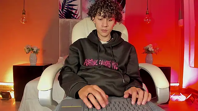 Snapshot of Helios_Obscuro chatting on November 2025 03:10:02 AM Helios Obscuro online show from November 2025 03:10:02 AM