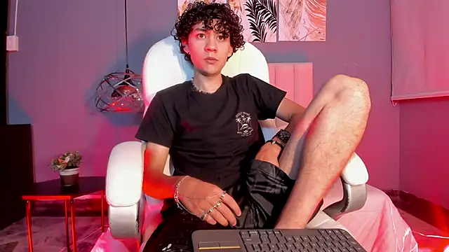 Snapshot of Helios_Obscuro chatting on November 2025 04:16:02 AM Helios Obscuro online show from November 2025 04:16:02 AM