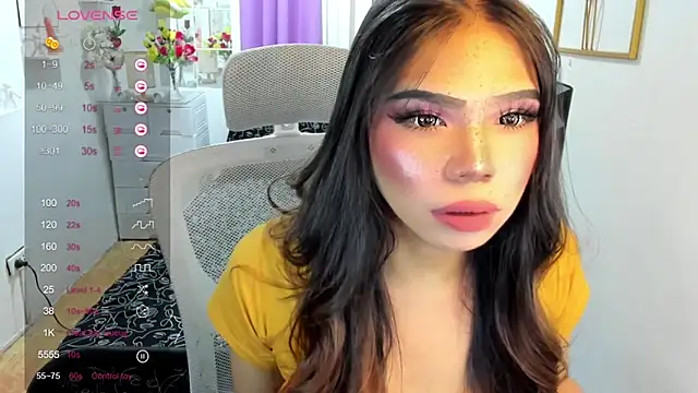 Lovely naughtyLeii online show from October 2025 05:32:02 PM