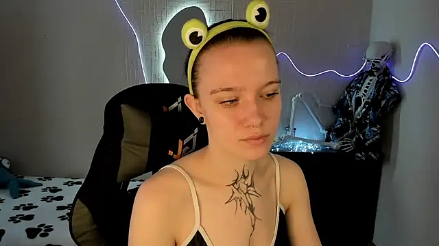 Elastikisss online show from April 2026 04:52:02 AM