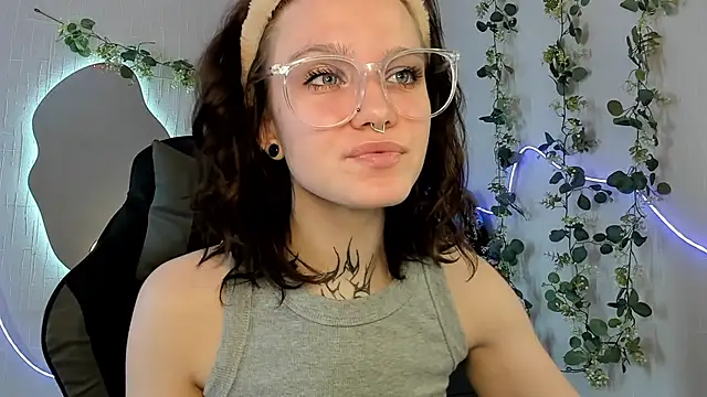Elastikisss online show from April 2026 07:04:02 AM