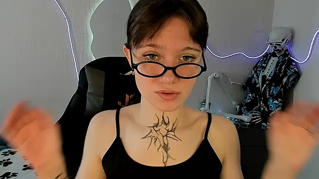 Elastikisss online show from April 2026 06:42:01 AM