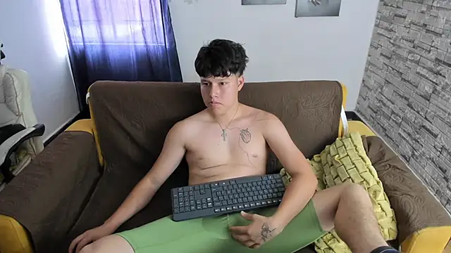 daniel leon online show from April 2026 06:49:01 PM