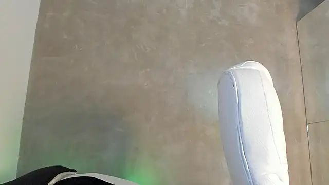 dylan cross  online show from November 2025 11:24:01 AM