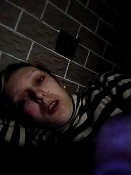 Ponka2011 online show from November 2025 01:20:01 AM