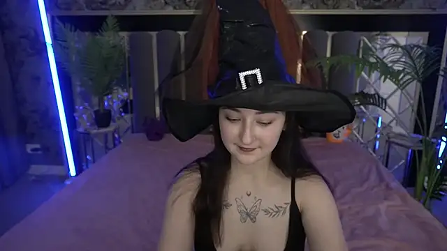 Snapshot of SashaDuvalle chatting on October 2025 06:44:02 AM SashaDuvalle online show from October 2025 06:44:02 AM