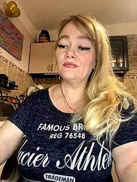 Snapshot of Sweet-blonde chatting on October 2025 11:39:01 PM Sweet-blonde online show from October 2025 11:39:01 PM