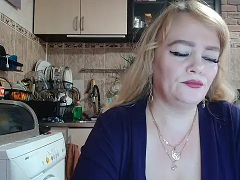 Snapshot of Sweet-blonde chatting on October 2025 11:34:01 AM Sweet-blonde online show from October 2025 11:34:01 AM