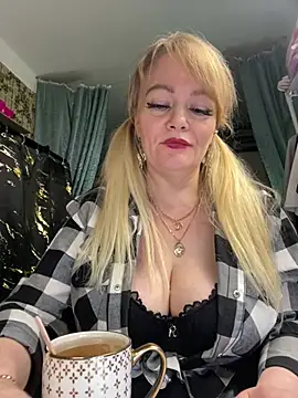 Sweet-blonde online show from May 2026 10:14:02 PM