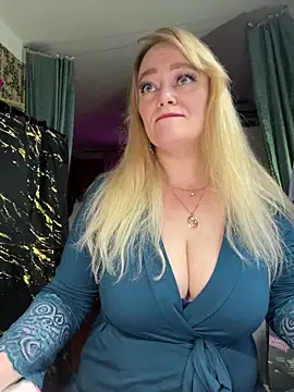 Sweet-blonde online show from April 2026 10:55:01 PM