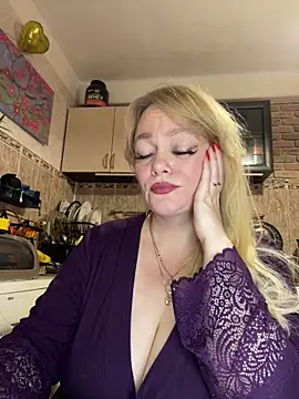 Snapshot of Sweet-blonde chatting on October 2025 11:16:01 PM Sweet-blonde online show from October 2025 11:16:01 PM