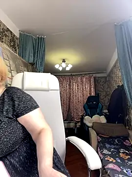 Sweet-blonde online show from December 2025 06:20:01 PM