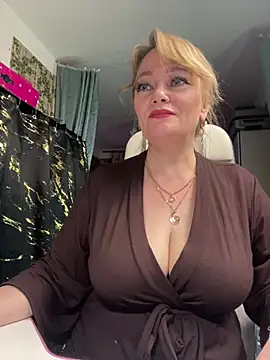 Snapshot of Sweet-blonde chatting on June 2026 10:04:01 PM Sweet-blonde online show from June 2026 10:04:01 PM