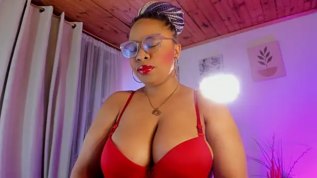 Snapshot of Lauraricci__ chatting on July 2026 03:35:01 AM Lauraricci online show from July 2026 03:35:01 AM
