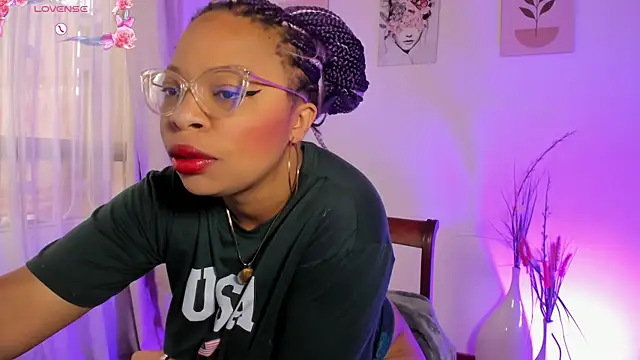 Snapshot of Lauraricci__ chatting on November 2025 02:21:02 PM Lauraricci online show from November 2025 02:21:02 PM