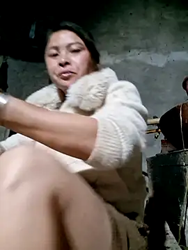 xuxulovezz online show from March 2026 12:03:02 PM