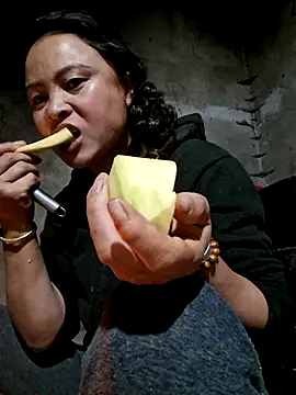 xuxulovezz online show from March 2026 12:28:01 AM