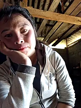 xuxulovezz online show from February 2026 05:25:01 AM