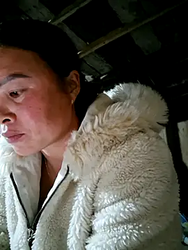 xuxulovezz online show from April 2026 01:40:01 PM
