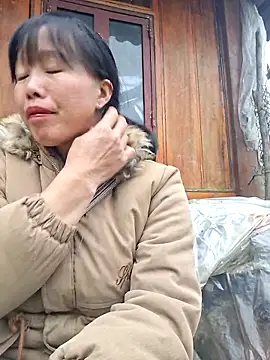 Snapshot of helenzz chatting on December 2025 12:43:01 AM helenzz online show from December 2025 12:43:01 AM