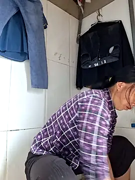 Snapshot of helenzz chatting on November 2025 12:47:01 AM helenzz online show from November 2025 12:47:01 AM