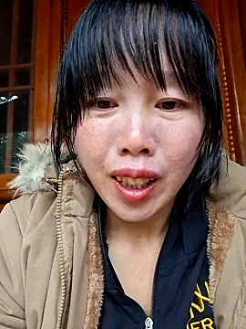 Snapshot of helenzz chatting on November 2025 12:42:02 AM helenzz online show from November 2025 12:42:02 AM