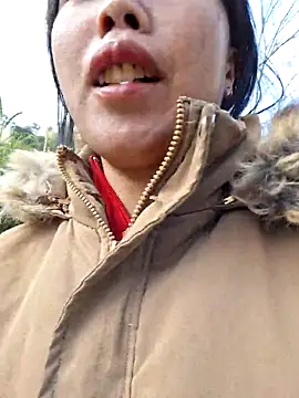 Snapshot of helenzz chatting on December 2025 01:39:02 AM helenzz online show from December 2025 01:39:02 AM