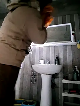 Snapshot of helenzz chatting on November 2025 01:06:01 AM helenzz online show from November 2025 01:06:01 AM