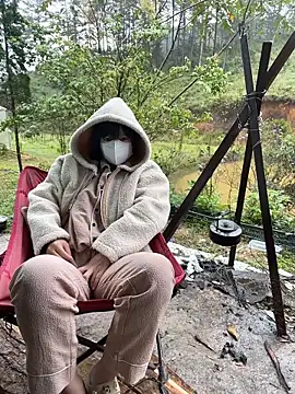 Helen-Tran online show from October 2025 02:21:01 AM