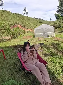 Helen-Tran online show from October 2025 01:26:01 AM