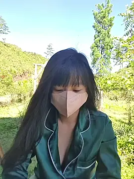 Helen-Tran online show from October 2025 01:41:02 AM