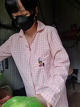 Helen-Tran online show from November 2025 02:34:02 AM