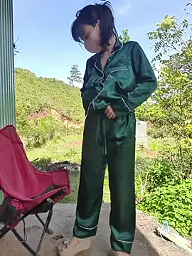 Helen-Tran online show from October 2025 01:38:01 AM