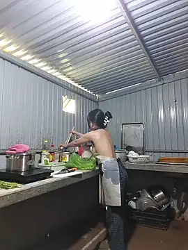 Helen-Tran online show from December 2025 05:34:01 AM