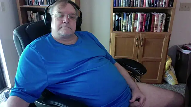 Vinyl22xh online show from May 2026 07:50:02 PM
