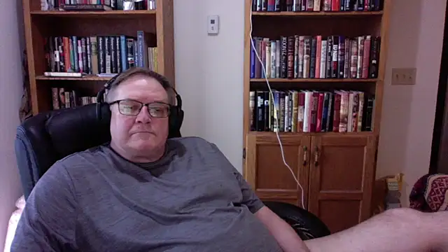 Vinyl22xh online show from June 2026 12:10:02 AM