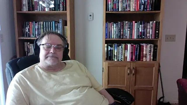 Vinyl22xh online show from April 2026 06:59:01 PM