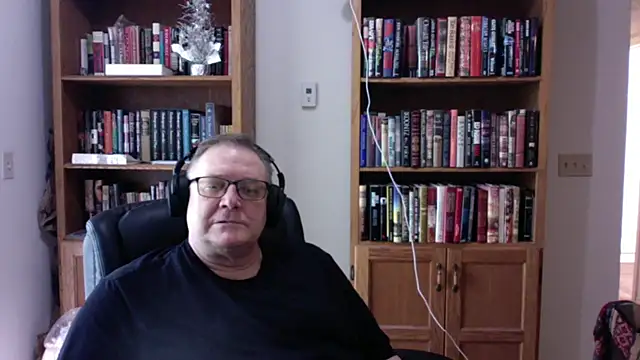 Vinyl22xh online show from July 2026 09:37:02 PM
