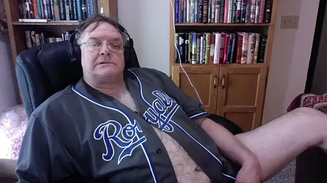 Vinyl22xh online show from June 2026 06:56:01 PM