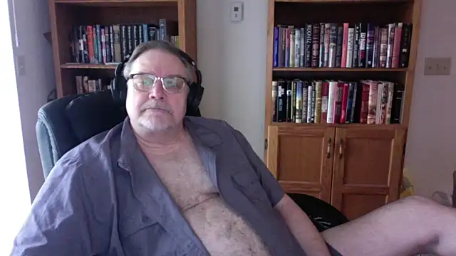 Vinyl22xh online show from April 2026 06:04:02 PM