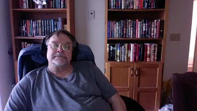 Vinyl22xh online show from April 2026 07:28:02 PM